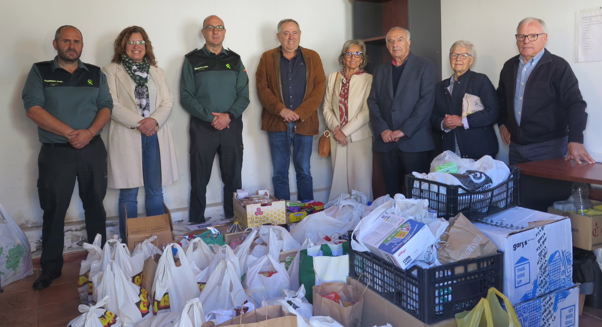 Entrega alimentos Cáritas da Laracha
